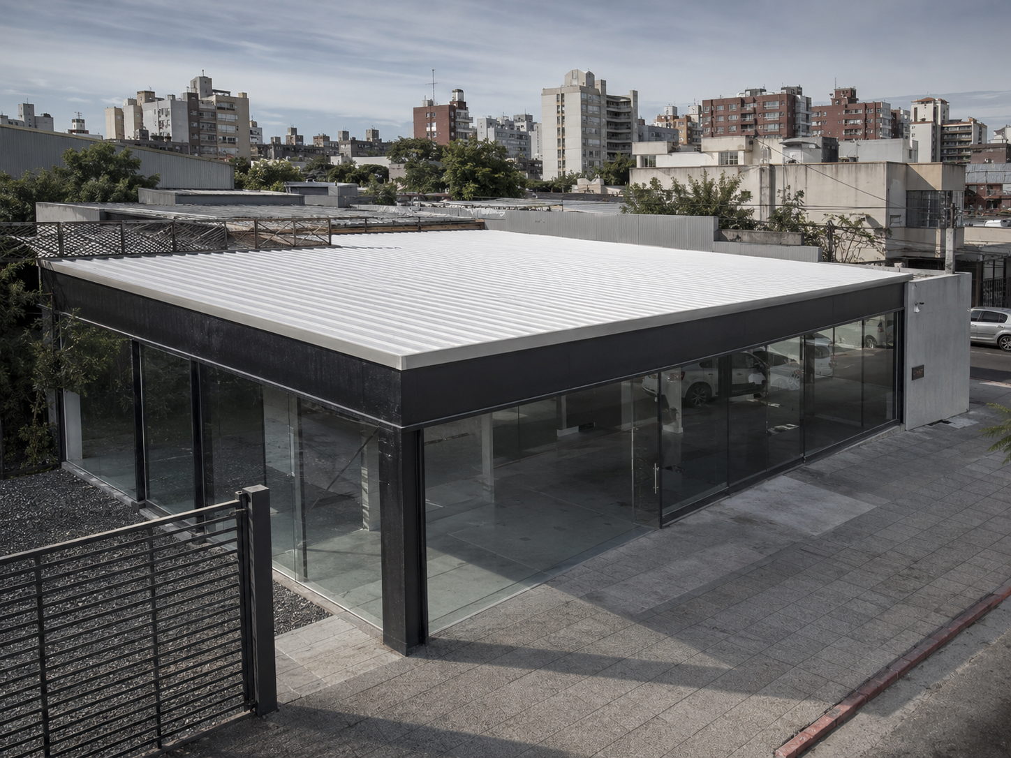 Techo de isopanel en local comercial